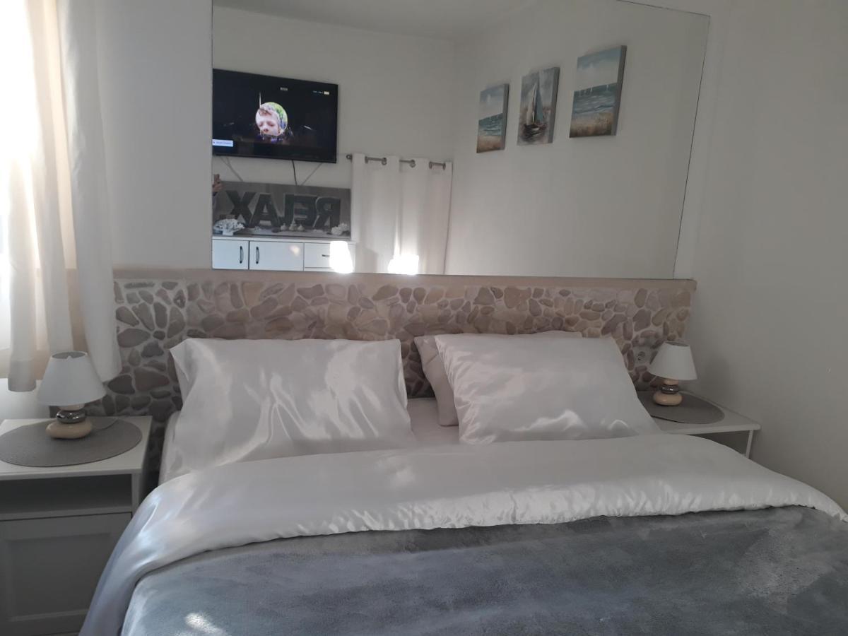 Relax Tiny Villas 40 Meters Of The Beach Zrnovo Exterior foto